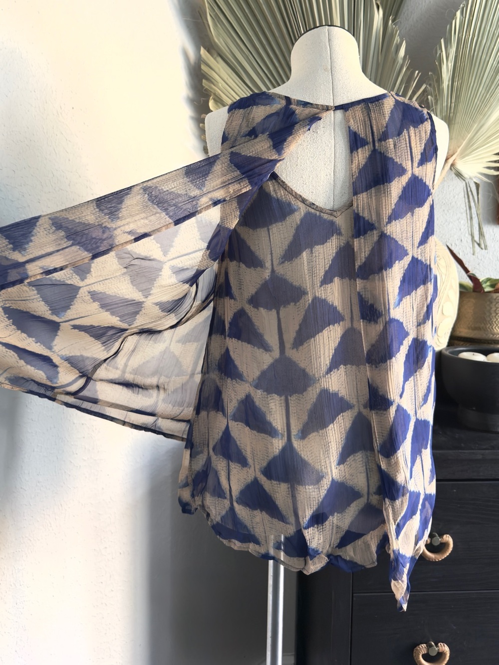 Sleeveless Blue Patterned Chiffon Tank Top - Women - Picture 5 of 7